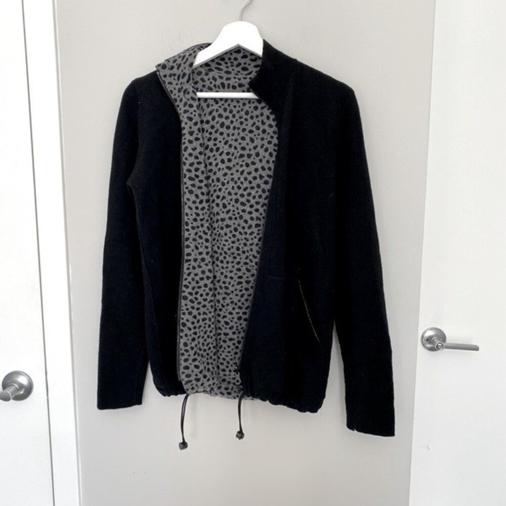 Akris Cashmere Sweater Jacket Black Gray Solid Leopard Print Reversible Soft